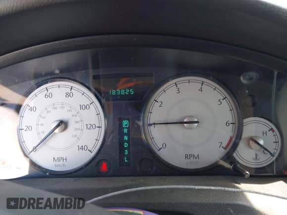 2005 Chrysler 300 300 z VIN 2C3JA43R85H553263, wystawiony jako IAAI lot #42786599 z przebiegiem 183 825 mil mil oraz . Historia ofert i sprzedaży dostępna na DreamBid. Obrazek 7.