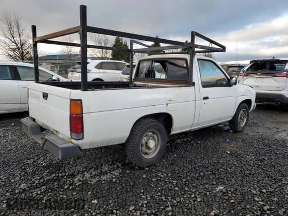 1991 Nissan Frontier z VIN 1N6SD11S6MC313056, wystawiony jako Copart lot #87491734 z przebiegiem 141 461 mil mil oraz Czysty tytuł • Clean title. Historia ofert i sprzedaży dostępna na DreamBid. Obrazek 3.