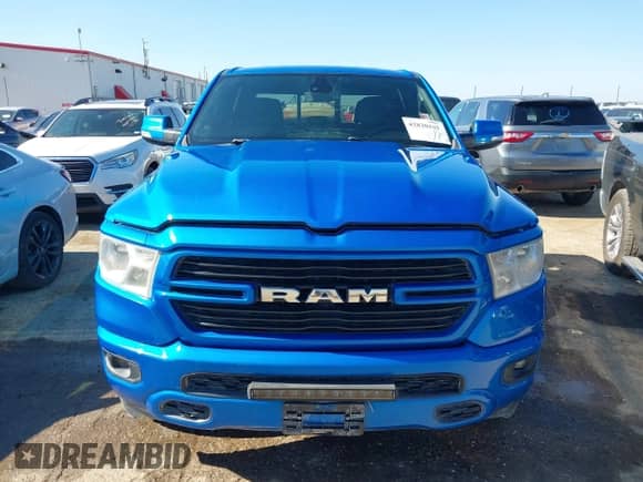 2021 Ram 1500 Big Horn z VIN 1C6SRFFT5MN555075, wystawiony jako IAAI lot #42820101 z przebiegiem 116 311 mil mil oraz . Historia ofert i sprzedaży dostępna na DreamBid. Obrazek 12.