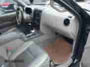 2006 Ford Explorer XLT z VIN 1FMEU73816UA15771, wystawiony jako IAAI lot #43552499 z przebiegiem 173 088 mil mil oraz . Historia ofert i sprzedaży dostępna na DreamBid. Obrazek 5.