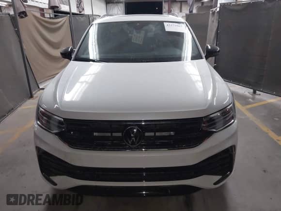 2024 Volkswagen Tiguan SE R-Line Black с VIN 3VVCB7AX2RM231148, выставлен на аукционе IAAI как лот 42275967 с пробегом 6 623 миль миль и . История ставок и продаж доступна на DreamBid. Изображение 12.
