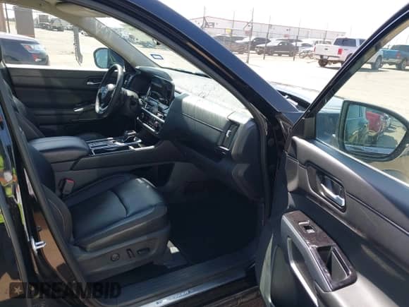 2023 Nissan Pathfinder SL z VIN 5N1DR3CA3PC233937, wystawiony jako IAAI lot #42546986 z przebiegiem 27 349 mil mil oraz . Historia ofert i sprzedaży dostępna na DreamBid. Obrazek 5.