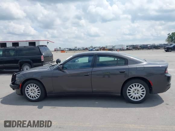 2020 Dodge Charger Police z VIN 2C3CDXKT4LH127498, wystawiony jako IAAI lot #42507194 z przebiegiem 126 145 mil mil oraz . Historia ofert i sprzedaży dostępna na DreamBid. Obrazek 14.