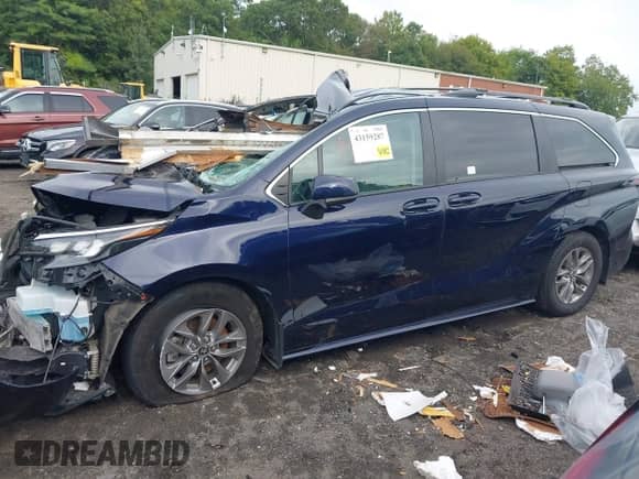 2024 Toyota Sienna LE z VIN 5TDKSKFC0RS133528, wystawiony jako IAAI lot #43159287 z przebiegiem 73 656 mil mil oraz . Historia ofert i sprzedaży dostępna na DreamBid. Obrazek 14.