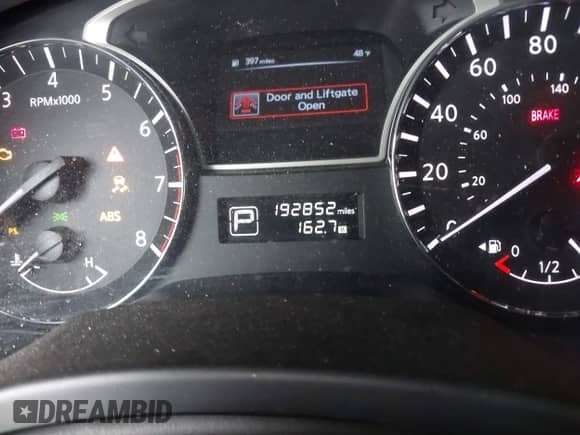 2014 Nissan Pathfinder S z VIN 5N1AR2MNXEC681281, wystawiony jako IAAI lot #41462343 z przebiegiem 192 852 mil mil oraz . Historia ofert i sprzedaży dostępna na DreamBid. Obrazek 16.