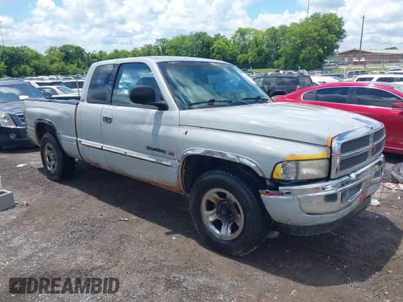 1998 Dodge 1500 с VIN 3B7HC13Y5WG210793, выставлен на аукционе IAAI как лот 42797691 с пробегом 366 028 миль миль и . История ставок и продаж доступна на DreamBid. Изображение 1.