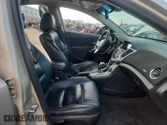 2013 Chevrolet Cruze 2LT с VIN 1G1PE5SB4D7127576, выставлен на аукционе Copart как лот 82352185 с пробегом 277 798 миль миль и Списание • Salvage title. История ставок и продаж доступна на DreamBid. Изображение 7.