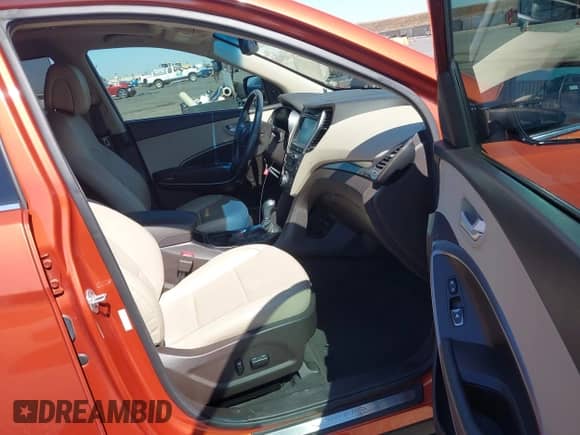 2017 Hyundai Santa Fe 2.4L с VIN 5XYZU3LB5HG492721, выставлен на аукционе IAAI как лот 43267921 с пробегом 65 452 миль миль и . История ставок и продаж доступна на DreamBid. Изображение 5.