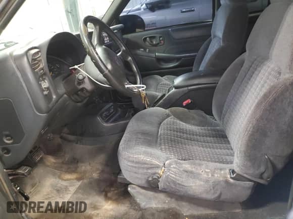 1999 Chevrolet S-10 LS ZR2 z VIN 1GCCT19W0X8182408, wystawiony jako Copart lot #81140355 z przebiegiem Nie podano mil oraz Czysty tytuł • Clean title. Historia ofert i sprzedaży dostępna na DreamBid. Obrazek 7.