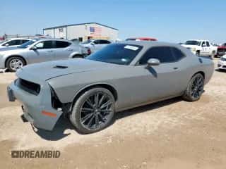 2019 Dodge Challenger SXT z VIN 2C3CDZAG5KH521123, wystawiony jako Copart lot #69700805 z przebiegiem 103 552 mil mil oraz Czysty tytuł • Clean title. Historia ofert i sprzedaży dostępna na DreamBid. Obrazek 1.