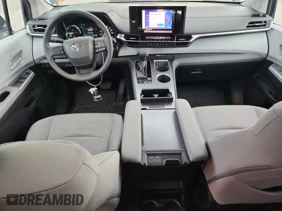 2025 Toyota Sienna LE with VIN 5TDKRKEC7SS246654, listed as a Copart auction lot 80691045 with 10,579 mi miles and Salvage title. Bid and sale history available at DreamBid. Image 8.