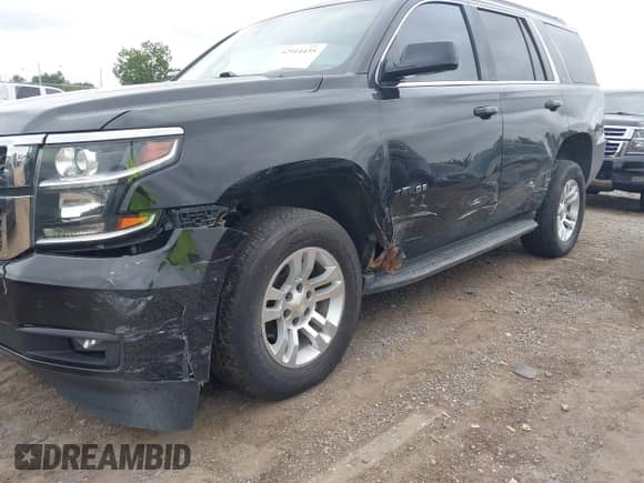 2015 Chevrolet Tahoe LT z VIN 1GNSKBKC2FR728646, wystawiony jako IAAI lot #42914435 z przebiegiem 137 284 mil mil oraz . Historia ofert i sprzedaży dostępna na DreamBid. Obrazek 6.