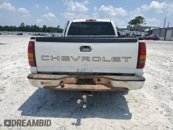 2002 Chevrolet Silverado 1500 z VIN 1GCEC14W62Z117467, wystawiony jako Copart lot #61867005 z przebiegiem 346 188 mil mil oraz Szkoda całkowita • Salvage title. Historia ofert i sprzedaży dostępna na DreamBid. Obrazek 6.