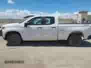 2020 Chevrolet Silverado 1500 Work Truck z VIN 1GCRYAEF6LZ179552, wystawiony jako IAAI lot #42981995 z przebiegiem 69 716 mil mil oraz . Historia ofert i sprzedaży dostępna na DreamBid. Obrazek 14.