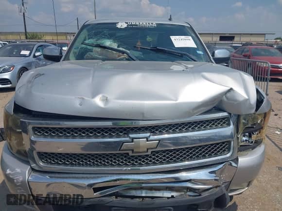 2011 Chevrolet Silverado 1500 LT с VIN 3GCPCSE01BG125517, выставлен на аукционе IAAI как лот 43245098 с пробегом 314 152 миль миль и . История ставок и продаж доступна на DreamBid. Изображение 12.