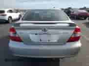 2003 Toyota Camry LE z VIN JTDBE32K830165731, wystawiony jako Copart lot #90081015 z przebiegiem 238 197 mil mil oraz Czysty tytuł • Clean title. Historia ofert i sprzedaży dostępna na DreamBid. Obrazek 6.