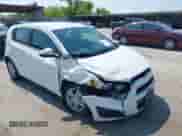 2016 Chevrolet Sonic LS с VIN 1G1JA6SH1G4112485, выставлен на аукционе IAAI как лот 40074350 с пробегом 139 496 миль миль и . История ставок и продаж доступна на DreamBid. Изображение 1.