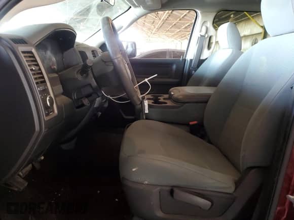 2018 Ram 1500 Tradesman z VIN 3C6RR6KT9JG118351, wystawiony jako Copart lot #47204225 z przebiegiem 107 356 mil mil oraz Szkoda całkowita • Salvage title. Historia ofert i sprzedaży dostępna na DreamBid. Obrazek 7.