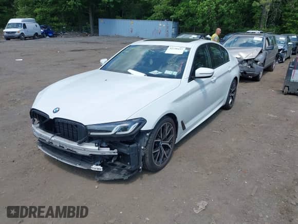 2021 BMW 5 Series 530i xDrive z VIN WBA13BJ00MCF57954, wystawiony jako IAAI lot #42338437 z przebiegiem 43 164 mil mil oraz . Historia ofert i sprzedaży dostępna na DreamBid. Obrazek 2.