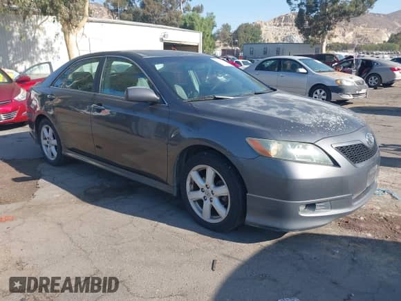 2008 Toyota Camry LE z VIN 4T1BE46K48U776464, wystawiony jako IAAI lot #43048939 z przebiegiem 344 219 mil mil oraz . Historia ofert i sprzedaży dostępna na DreamBid. Obrazek 1.