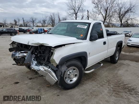 2007 Chevrolet Silverado 2500HD Work Truck z VIN 1GCHC24U57E150220, wystawiony jako Copart lot #82593304 z przebiegiem Nie podano mil oraz Szkoda całkowita • Salvage title. Historia ofert i sprzedaży dostępna na DreamBid. Obrazek 1.