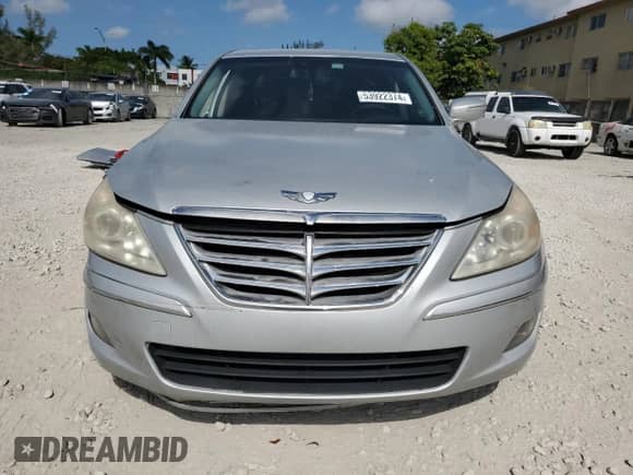 2011 Hyundai Genesis z VIN KMHGC4DE2BU131814, wystawiony jako Copart lot #72397084 z przebiegiem 205 962 mil mil oraz Nie do naprawy • Non repairable. Historia ofert i sprzedaży dostępna na DreamBid. Obrazek 5.