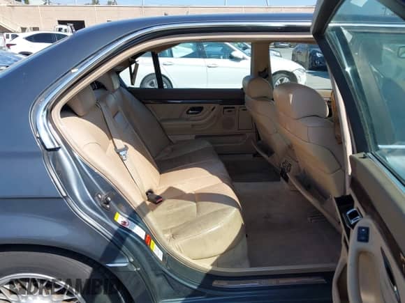 2000 BMW 7 Series 740iL with VIN WBAGH8347YDP09756, listed as a IAAI auction lot 43401435 with 239,436 mi miles and . Bid and sale history available at DreamBid. Image 8.