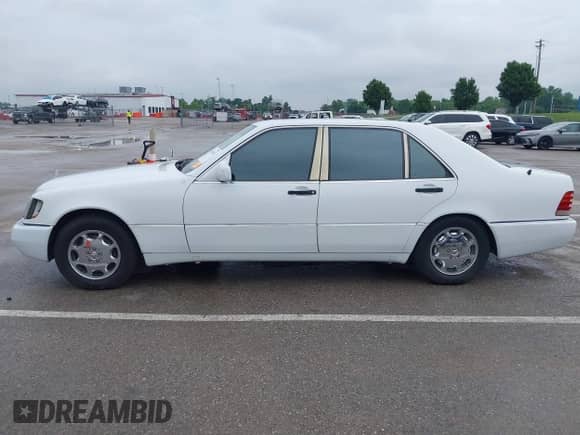 1992 Mercedes-Benz 500 с VIN WDBGA51E1NA027193, выставлен на аукционе IAAI как лот 42435245 с пробегом 120 340 миль миль и . История ставок и продаж доступна на DreamBid. Изображение 14.