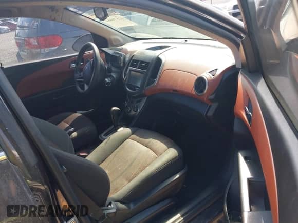 2016 Chevrolet Sonic LT с VIN 1G1JC5SH0G4135132, выставлен на аукционе IAAI как лот 42570664 с пробегом 183 388 миль миль и . История ставок и продаж доступна на DreamBid. Изображение 5.