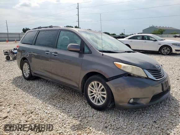 2013 Toyota Sienna XLE AAS with VIN 5TDYK3DC2DS382554, listed as a Copart auction lot 69782335 with 250,671 mi miles and Salvage title. Bid and sale history available at DreamBid. Image 4.