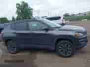 2019 Jeep Compass Trailhawk z VIN 3C4NJDDB8KT722053, wystawiony jako IAAI lot #42634252 z przebiegiem 69 628 mil mil oraz . Historia ofert i sprzedaży dostępna na DreamBid. Obrazek 13.