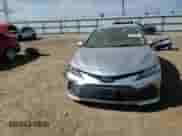 2021 Toyota Camry LE z VIN 4T1R11AK8MU455540, wystawiony jako Copart lot #82185805 z przebiegiem 16 292 mil mil oraz Szkoda całkowita • Salvage title. Historia ofert i sprzedaży dostępna na DreamBid. Obrazek 13.