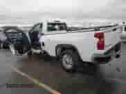 2025 Chevrolet Silverado 2500HD Work Truck z VIN 1GC3KLE71SF114670, wystawiony jako Copart lot #83607924 z przebiegiem Nie podano mil oraz Szkoda całkowita • Salvage title. Historia ofert i sprzedaży dostępna na DreamBid. Obrazek 2.