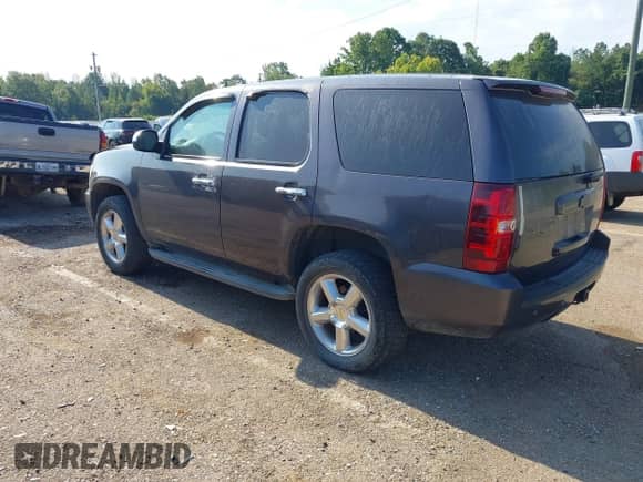 2011 Chevrolet Tahoe LT z VIN 1GNSKBE03BR132229, wystawiony jako IAAI lot #42939541 z przebiegiem 256 860 mil mil oraz . Historia ofert i sprzedaży dostępna na DreamBid. Obrazek 3.