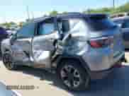2018 Jeep Compass Trailhawk z VIN 3C4NJDDB9JT272864, wystawiony jako IAAI lot #42284940 z przebiegiem Nie podano mil oraz . Historia ofert i sprzedaży dostępna na DreamBid. Obrazek 13.