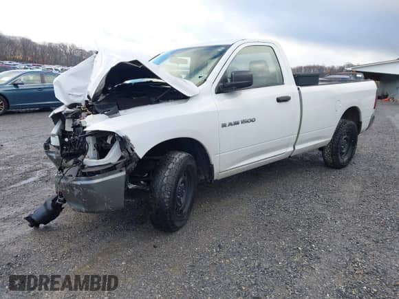 2011 Ram 1500 ST z VIN 3D7JB1EK0BG596004, wystawiony jako IAAI lot #41196815 z przebiegiem 70 702 mil mil oraz . Historia ofert i sprzedaży dostępna na DreamBid. Obrazek 2.