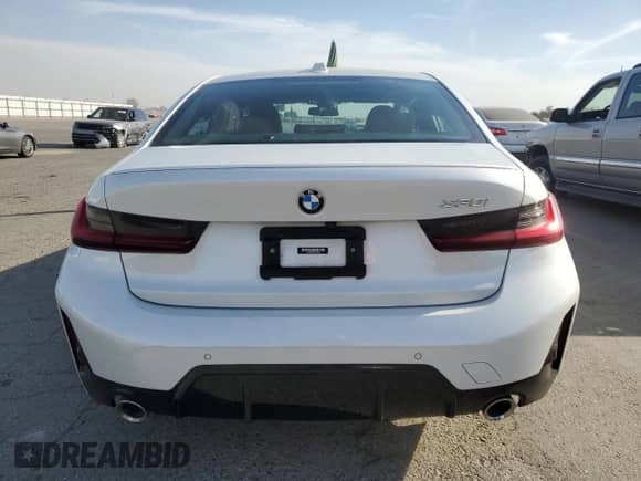 2023 BMW 3 Series 330i z VIN 3MW69FF06P8C80692, wystawiony jako Copart lot #81079345 z przebiegiem 30 203 mil mil oraz Szkoda całkowita • Salvage title. Historia ofert i sprzedaży dostępna na DreamBid. Obrazek 6.