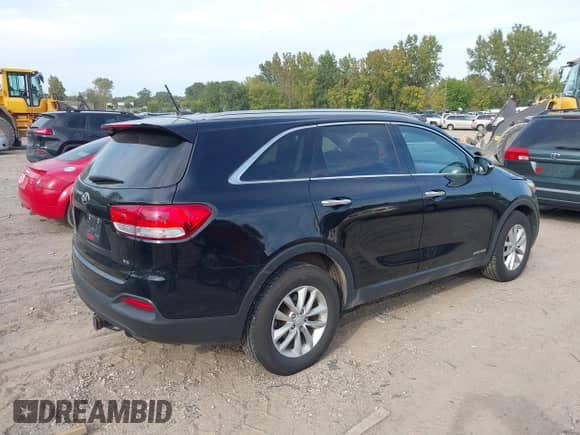 2017 Kia Sorento LX with VIN 5XYPGDA59HG324629, listed as a IAAI auction lot 43348300 with 151,201 mi miles and . Bid and sale history available at DreamBid. Image 4.
