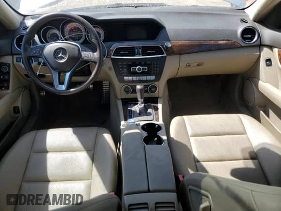 2013 Mercedes-Benz C 300 Luxury z VIN WDDGF8AB0DA783337, wystawiony jako Copart lot #64472975 z przebiegiem 113 348 mil mil oraz Czysty tytuł • Clean title. Historia ofert i sprzedaży dostępna na DreamBid. Obrazek 8.