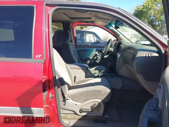 2002 Chevrolet TrailBlazer LS with VIN 1GNDT13S822523955, listed as a IAAI auction lot 43435441 with 143,193 mi miles and . Bid and sale history available at DreamBid. Image 5.