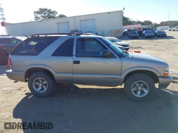 2002 Chevrolet Blazer LS с VIN 1GNCS18W12K145228, выставлен на аукционе IAAI как лот 41653692 с пробегом 213 764 миль миль и . История ставок и продаж доступна на DreamBid. Изображение 13.