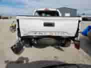 2023 Toyota Tacoma SR z VIN 3TYRX5GN5PT070381, wystawiony jako Copart lot #71418715 z przebiegiem 83 235 mil mil oraz Szkoda całkowita • Salvage title. Historia ofert i sprzedaży dostępna na DreamBid. Obrazek 6.
