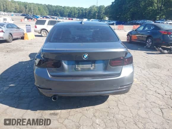 2014 BMW 3 Series 320i с VIN WBA3B1G57ENS77041, выставлен на аукционе IAAI как лот 43182068 с пробегом 111 944 миль миль и . История ставок и продаж доступна на DreamBid. Изображение 16.