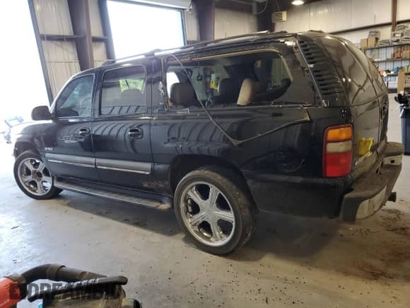 2000 Chevrolet Suburban LT z VIN 3GNEC16TXYG110718, wystawiony jako Copart lot #74734314 z przebiegiem 208 488 mil mil oraz Szkoda całkowita • Salvage title. Historia ofert i sprzedaży dostępna na DreamBid. Obrazek 2.