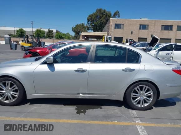 2011 Hyundai Genesis с VIN KMHGC4DF3BU138523, выставлен на аукционе IAAI как лот 42848131 с пробегом 109 674 миль миль и . История ставок и продаж доступна на DreamBid. Изображение 14.