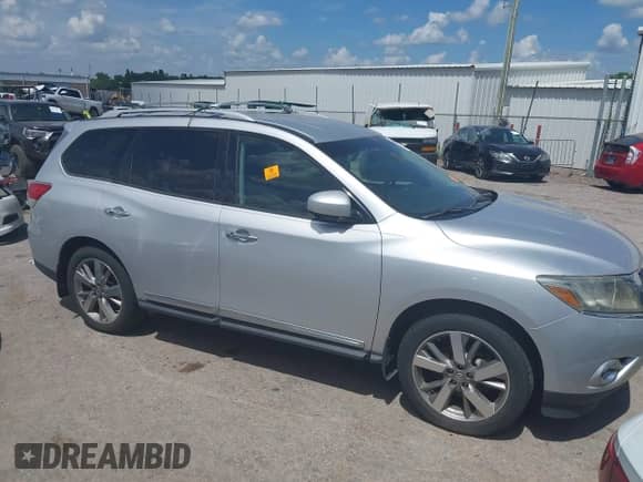 2014 Nissan Pathfinder S z VIN 5N1AR2MM2EC608509, wystawiony jako IAAI lot #42583796 z przebiegiem 85 955 mil mil oraz . Historia ofert i sprzedaży dostępna na DreamBid. Obrazek 1.