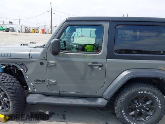 2022 Jeep Wrangler Sport S z VIN 1C4GJXAN2NW176325, wystawiony jako IAAI lot #42168112 z przebiegiem 18 004 mil mil oraz . Historia ofert i sprzedaży dostępna na DreamBid. Obrazek 15.
