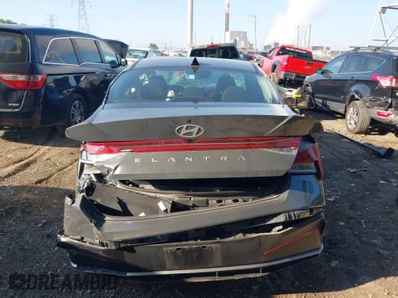 2025 Hyundai Elantra SEL Convenience с VIN KMHLS4DG6SU879453, выставлен на аукционе IAAI как лот 42921290 с пробегом 5 062 миль миль и . История ставок и продаж доступна на DreamBid. Изображение 16.