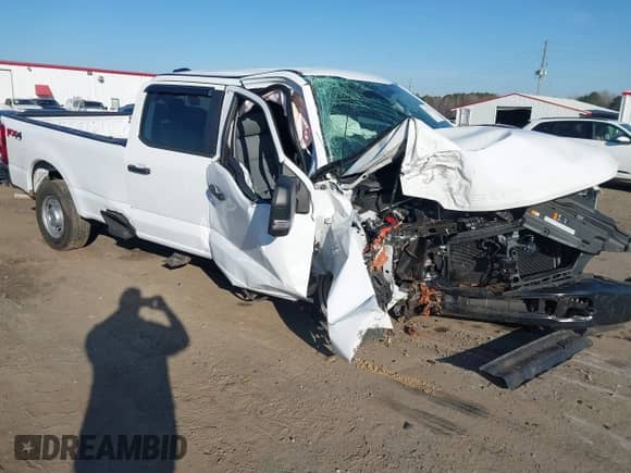 2024 Ford F-250 XL z VIN 1FT7W2BA5REC98978, wystawiony jako IAAI lot #41471776 z przebiegiem Nie podano mil oraz . Historia ofert i sprzedaży dostępna na DreamBid. Obrazek 1.