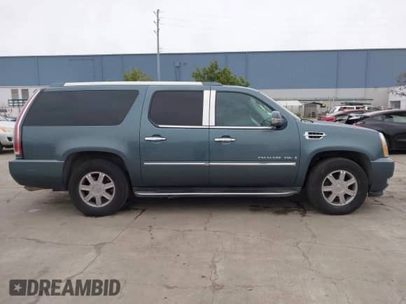 2008 Cadillac Escalade ESV с VIN 1GYFC66888R214804, выставлен на аукционе IAAI как лот 41560762 с пробегом 105 446 миль миль и . История ставок и продаж доступна на DreamBid. Изображение 13.